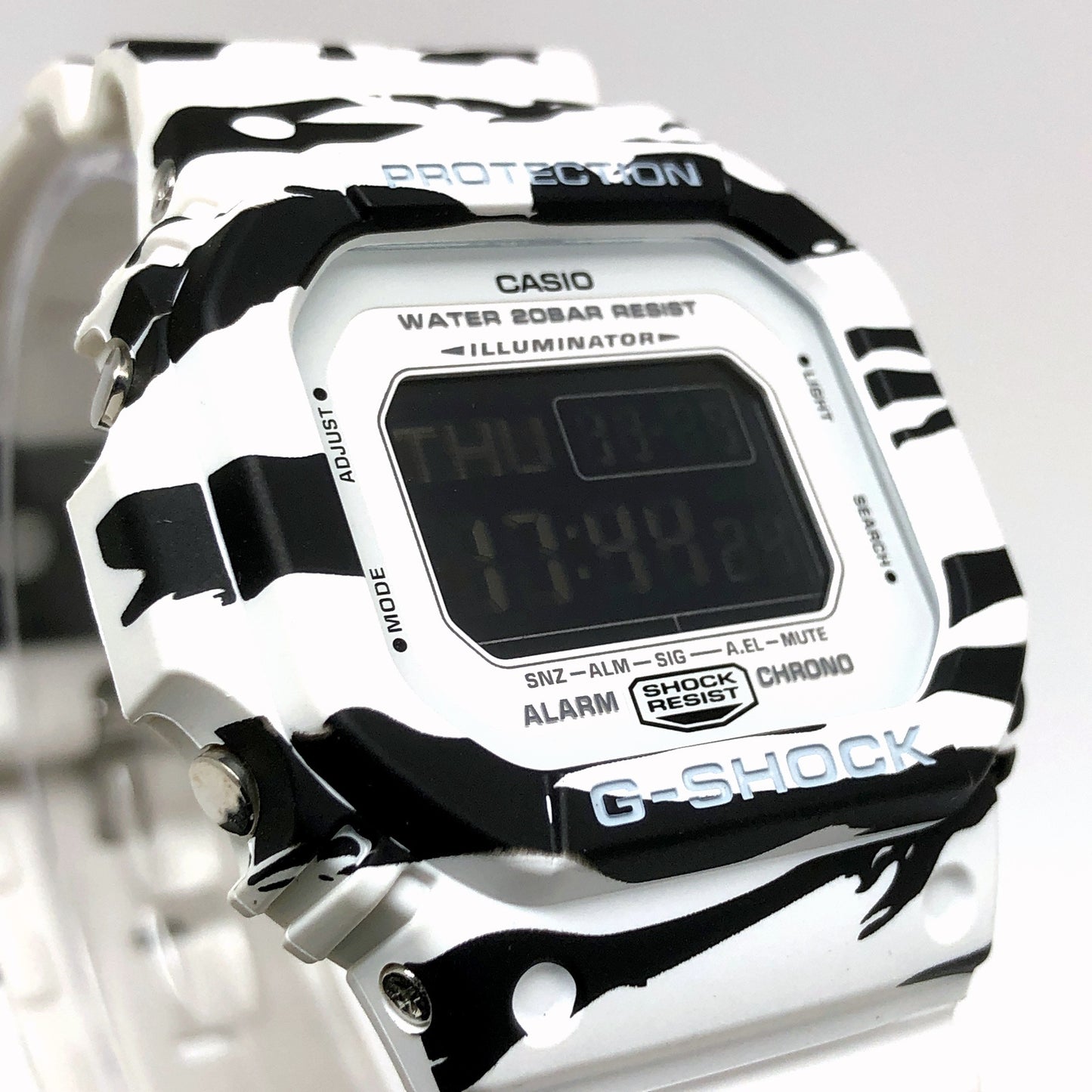DW-D5600BW-7 ホワイト&ブラック タイガーカモフラージュ