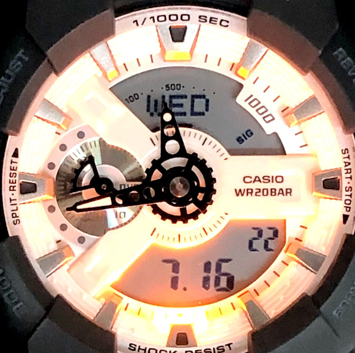 GA-110WD-1A ブラック&ブリリアントホワイト