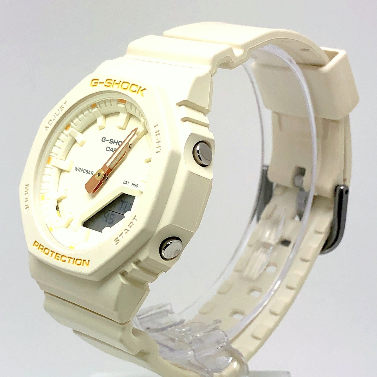 GMA-P2100W-7A 国際女性デー記念モデル カシオーク ミッドサイズ
