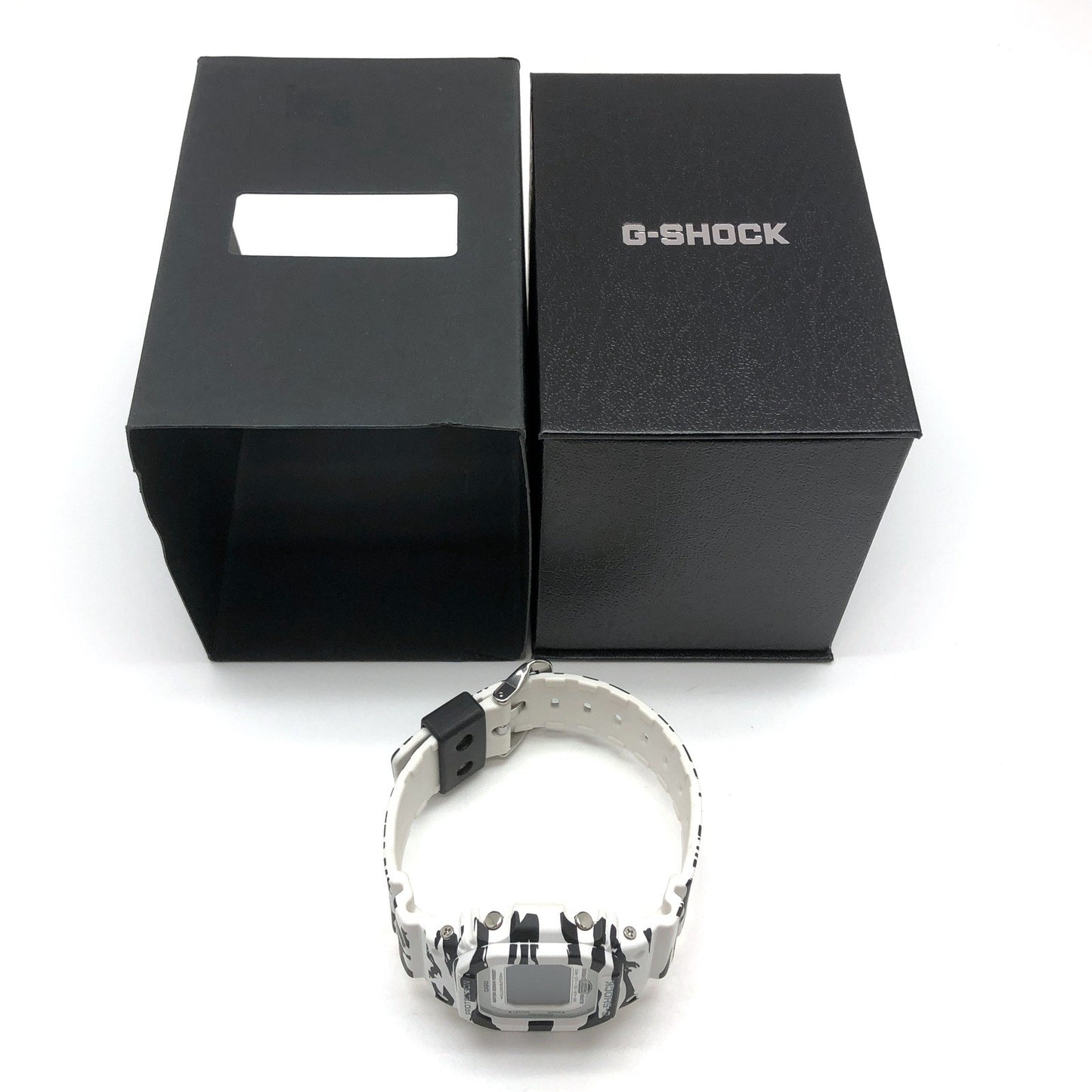 DW-D5600BW-7 ホワイト&ブラック タイガーカモフラージュ