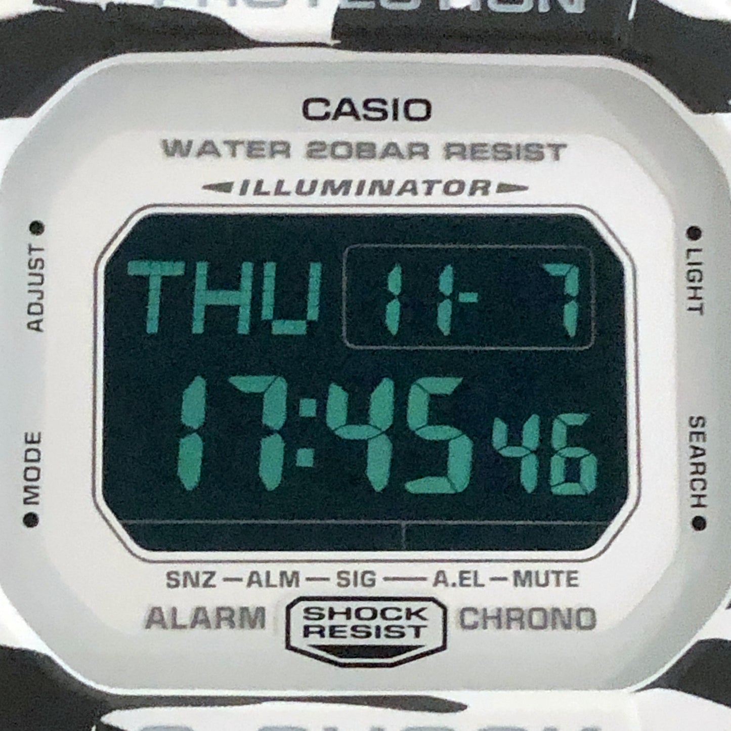 DW-D5600BW-7 ホワイト&ブラック タイガーカモフラージュ