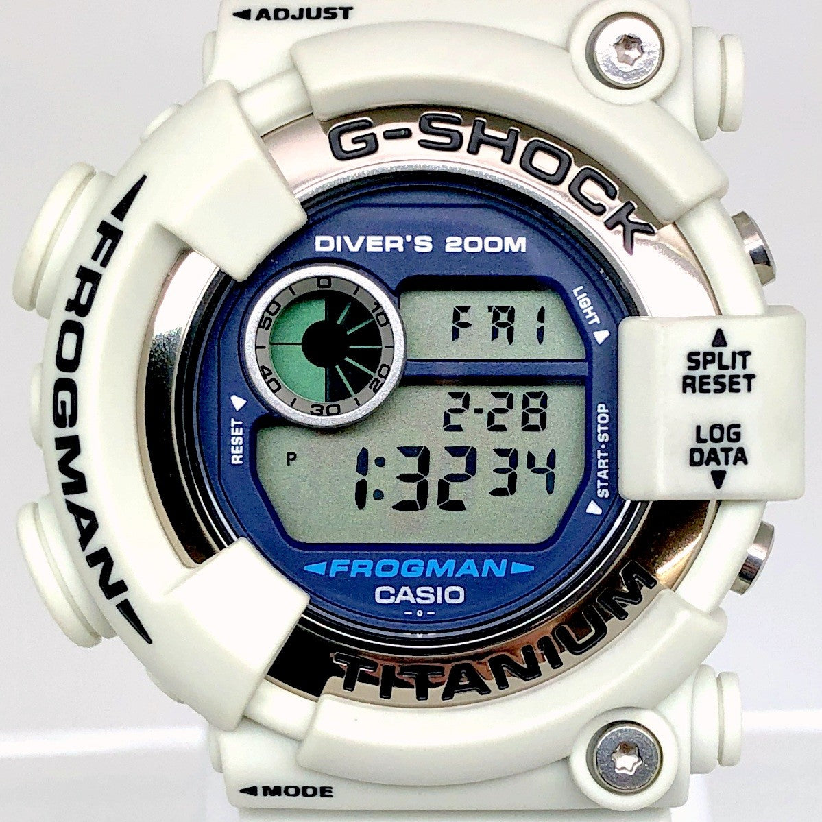 DW-8200LG-8 フロッグマン メンインホワイトグレー