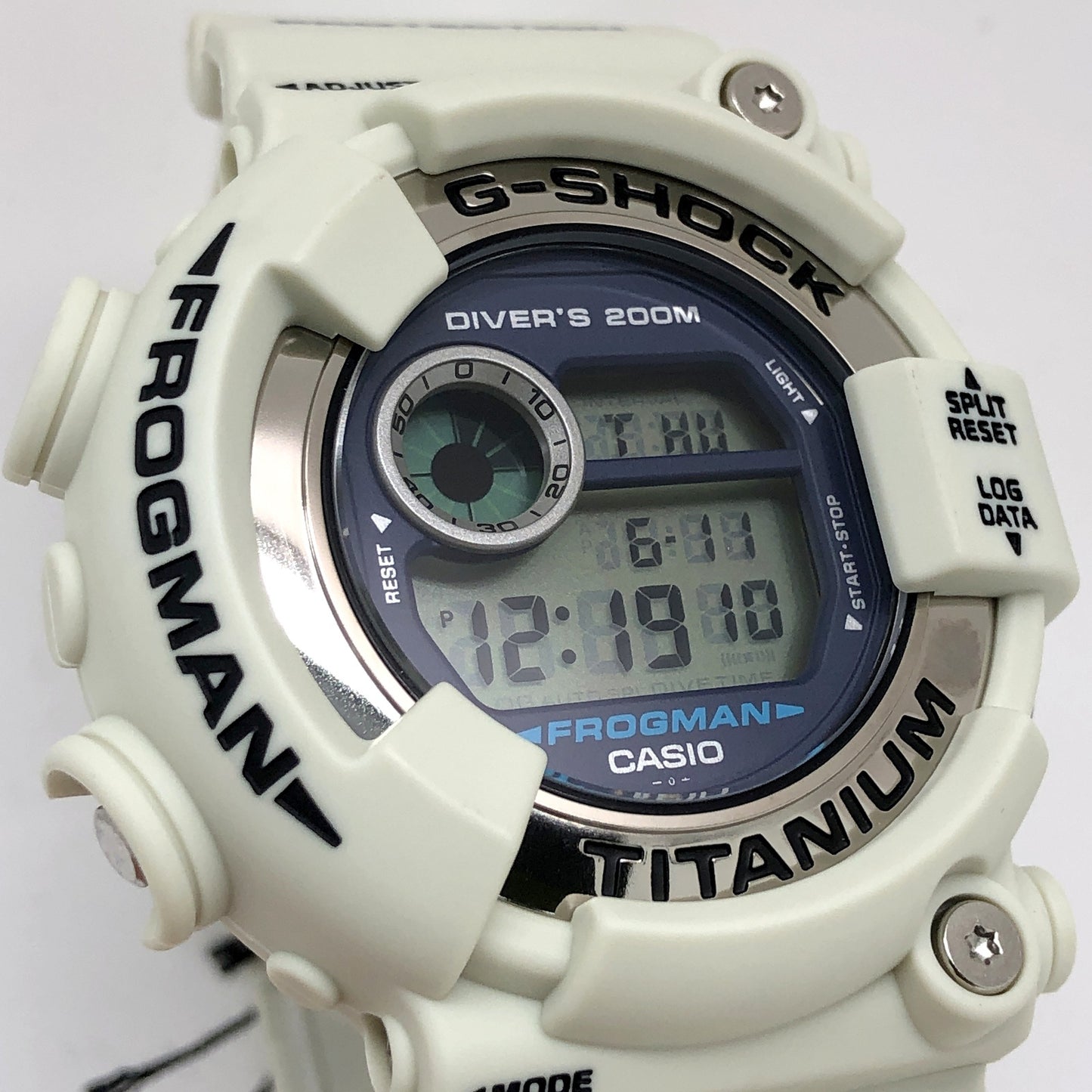 DW-8200LG-8 フロッグマン メンインホワイトグレー