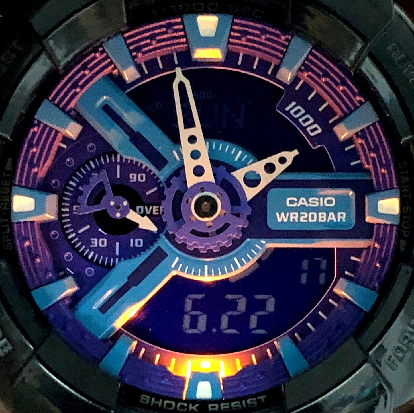 GA-110HC-1A ビッグケース ハイパーカラーズ
