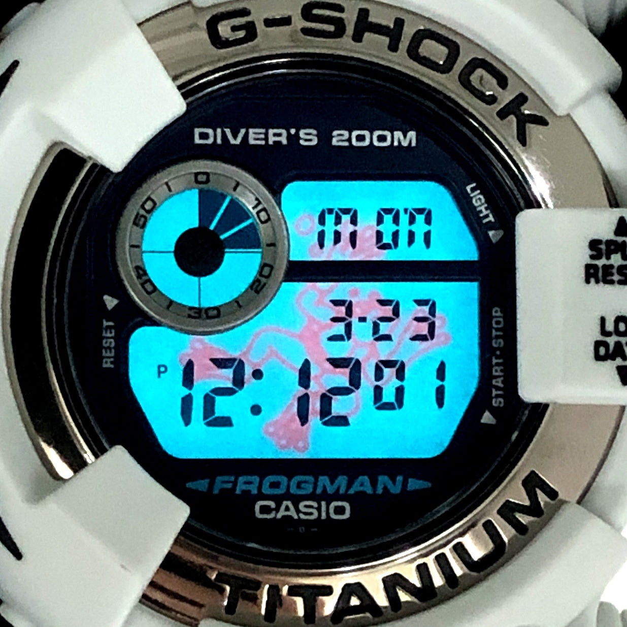 DW-8200LG-8 フロッグマン メンインホワイトグレー