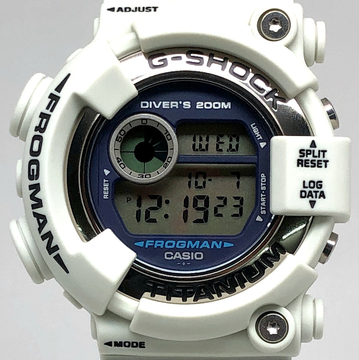 DW-8200LG-8 フロッグマン メンインホワイトグレー