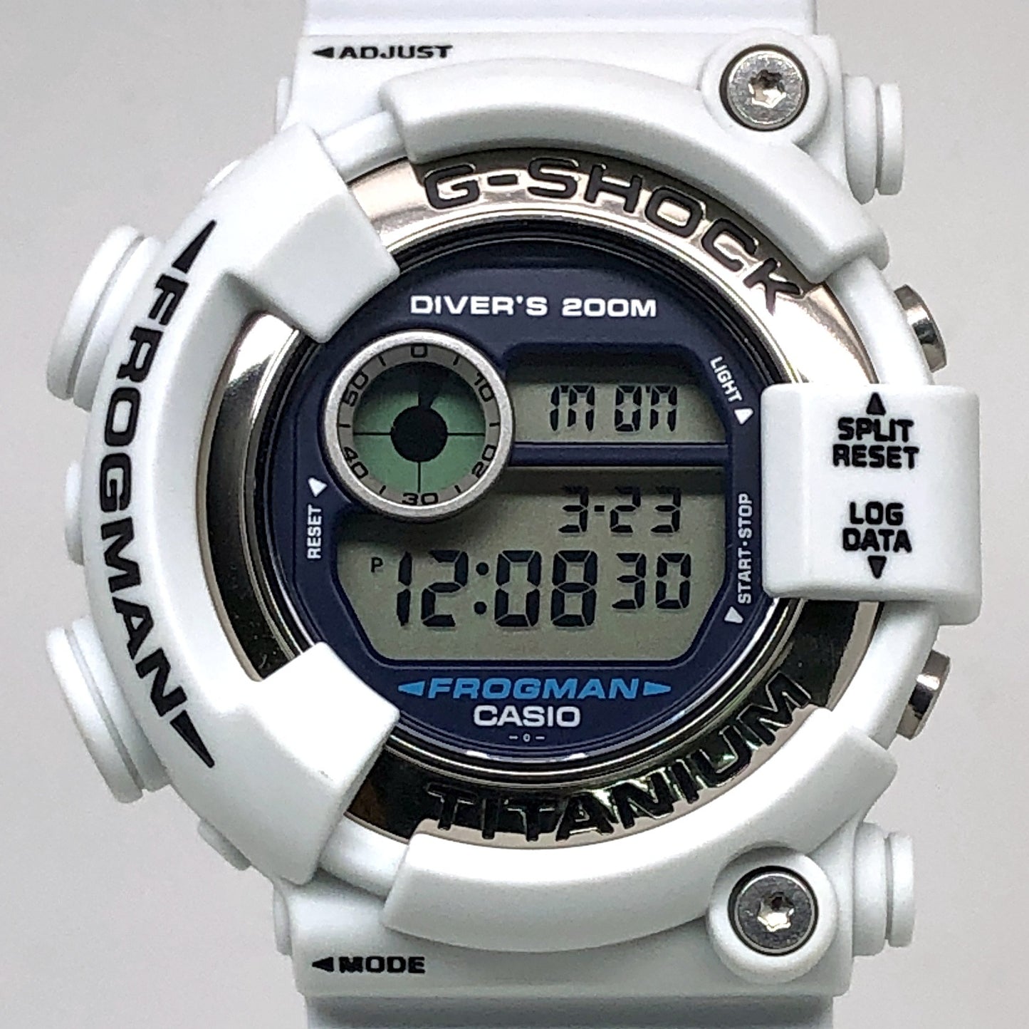 DW-8200LG-8 フロッグマン メンインホワイトグレー