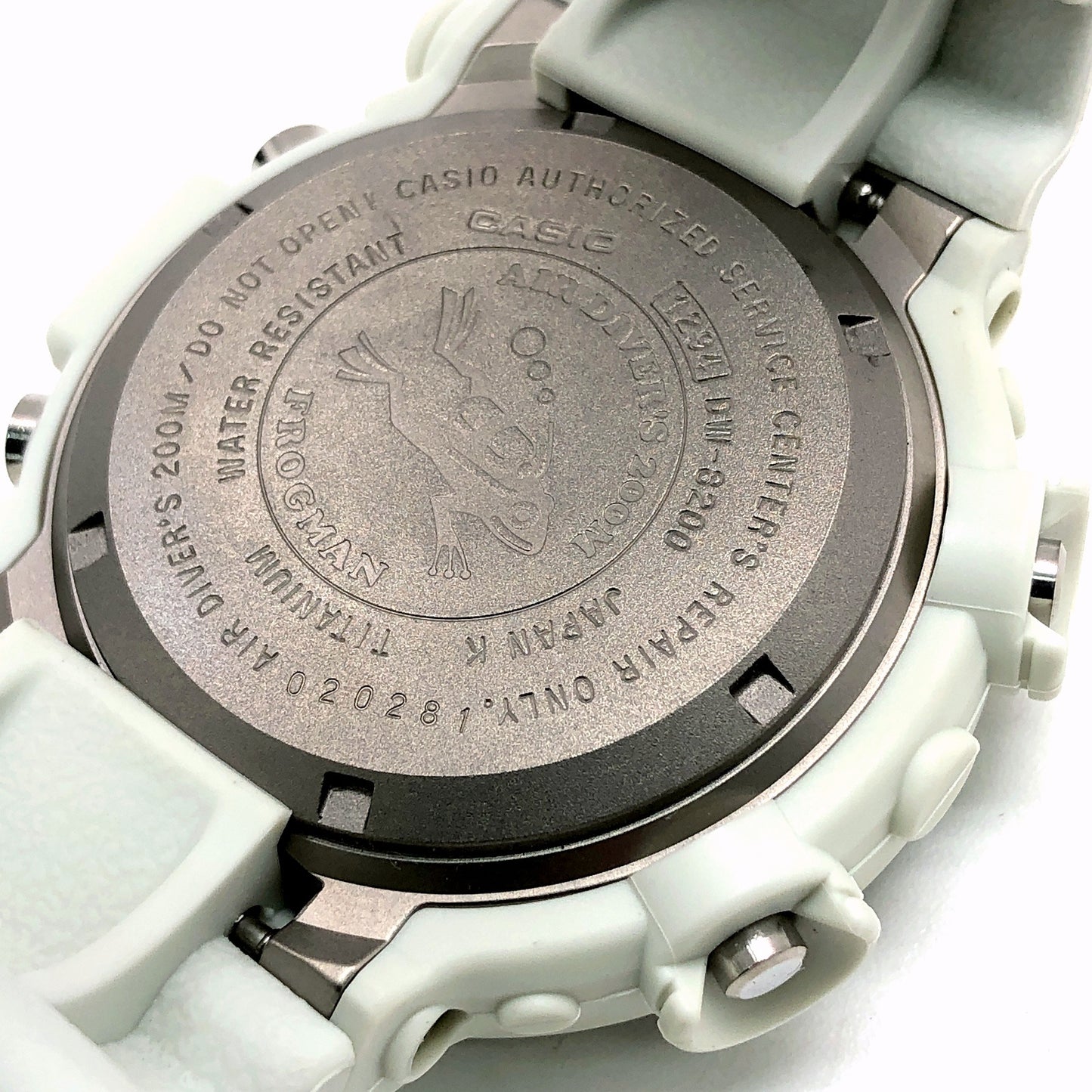 DW-8200LG-8 フロッグマン メンインホワイトグレー