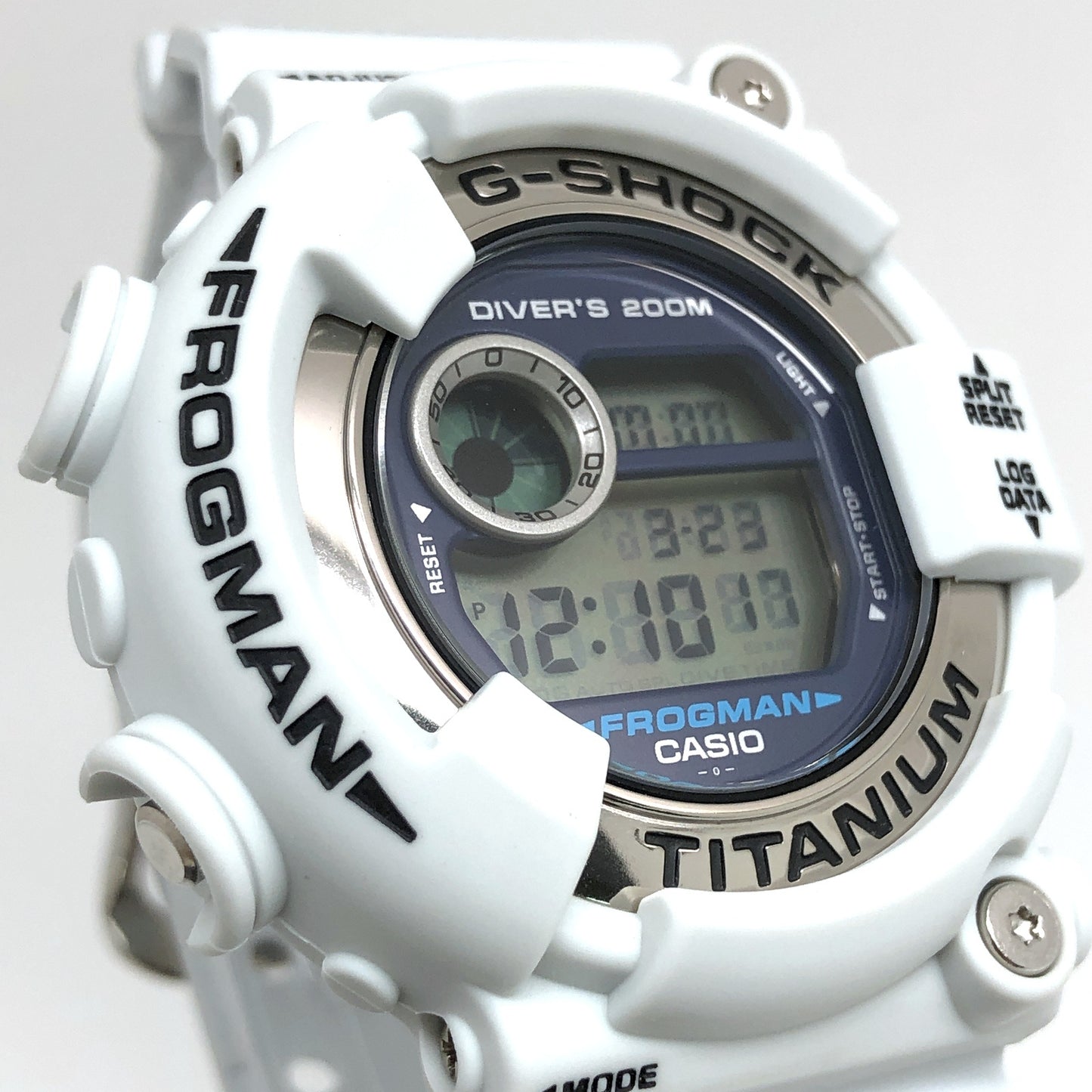 DW-8200LG-8 フロッグマン メンインホワイトグレー