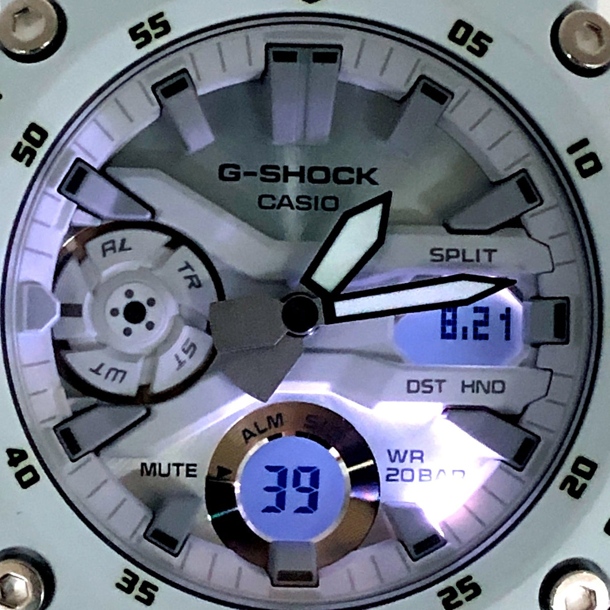 GA-2000S-7A GA-2000シリーズ モノトーン ホワイトグレー