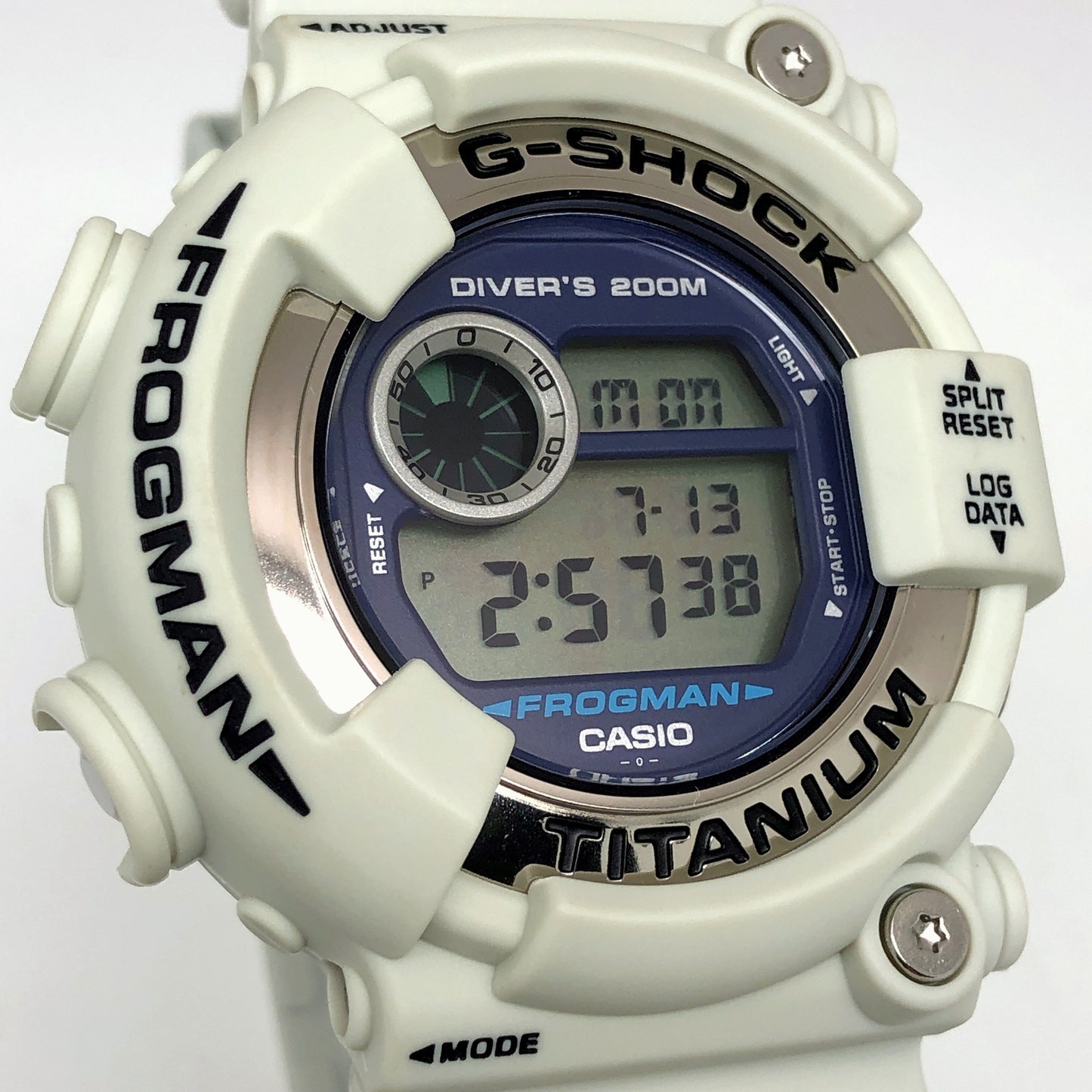 DW-8200LG-8 フロッグマン メンインホワイトグレー