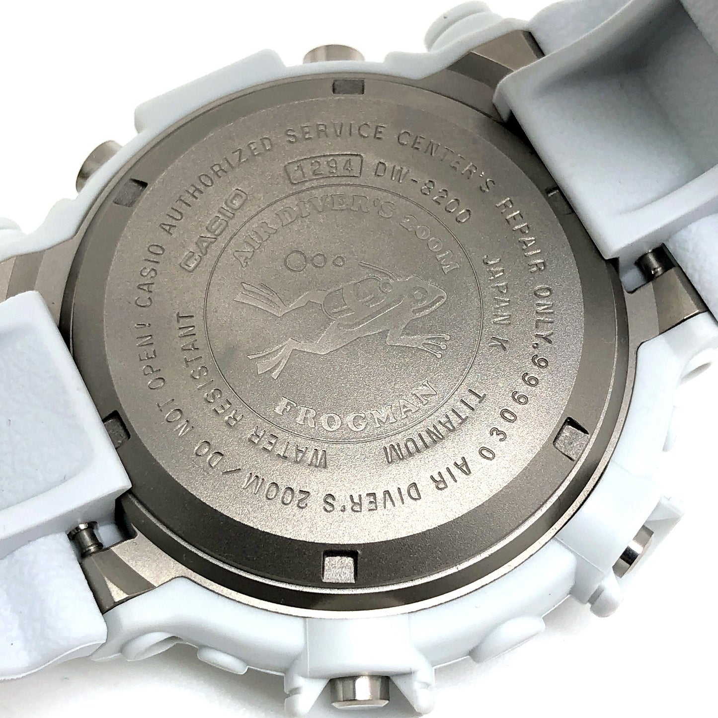 DW-8200LG-8 フロッグマン メンインホワイトグレー