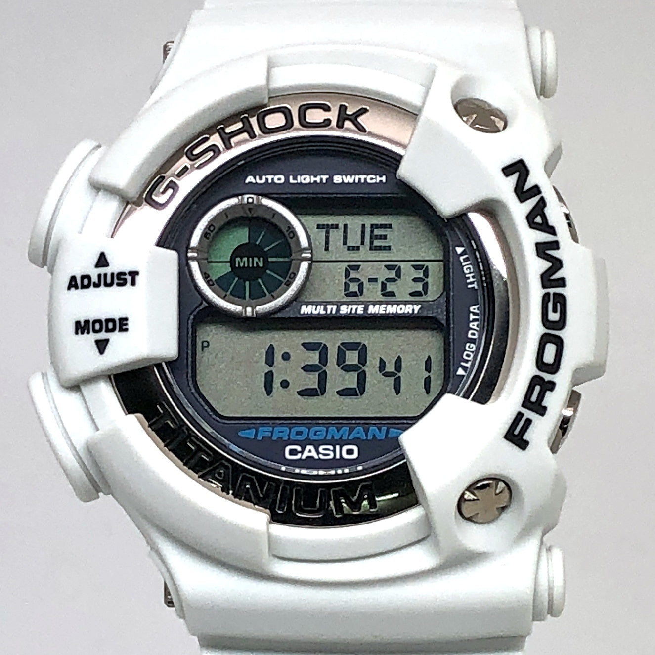 【美品】G-SHOCK DW-9900LG-8JR フロッグマン DW-9900LG-8 3代目フロッグマン メンインホワイトグレー – G-BRIDGES